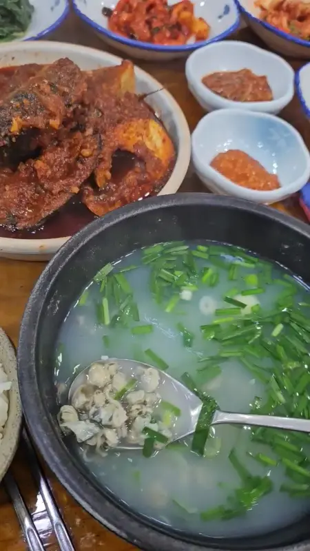 재첩이 듬뿍 들어간 시원한 재첩국