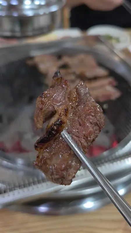 노릇노릇하게 익은 소갈비살