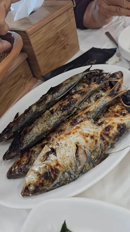 노릇노릇 구워진 전어구이