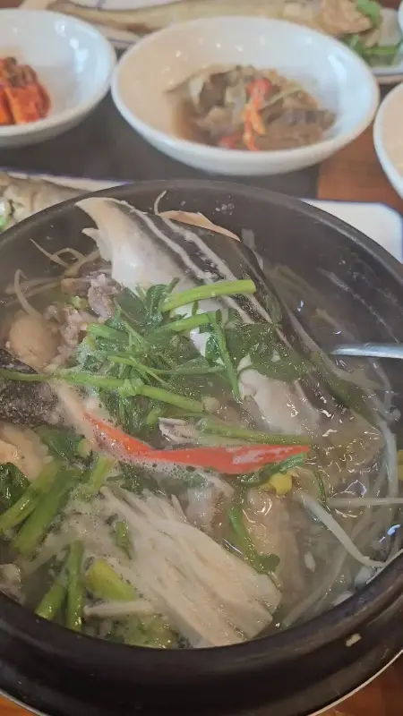 시원하고 깔끔한 복국