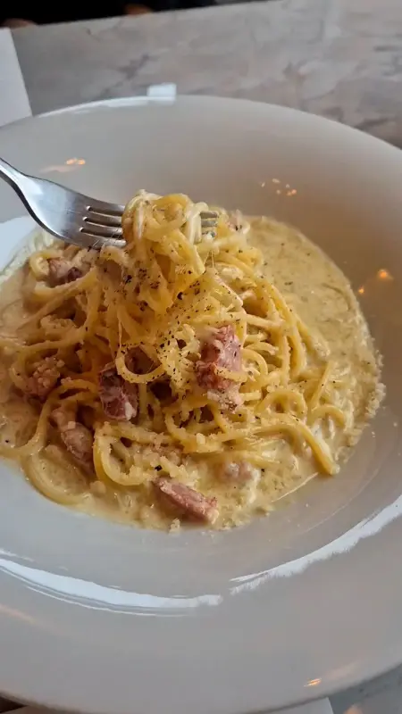 바소의 까르보나라 파스타