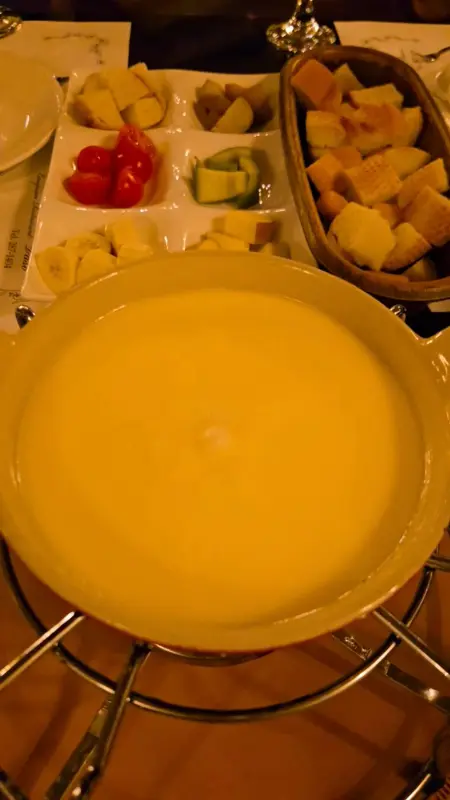 스위스 치즈 퐁듀