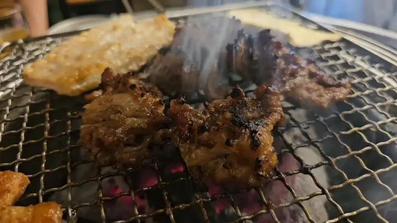 숯불에 구워지는 오도독살