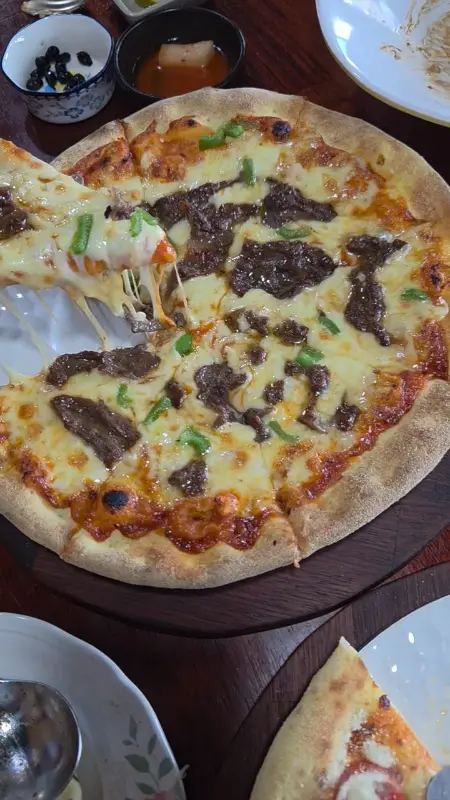 한우불고기피자 단면