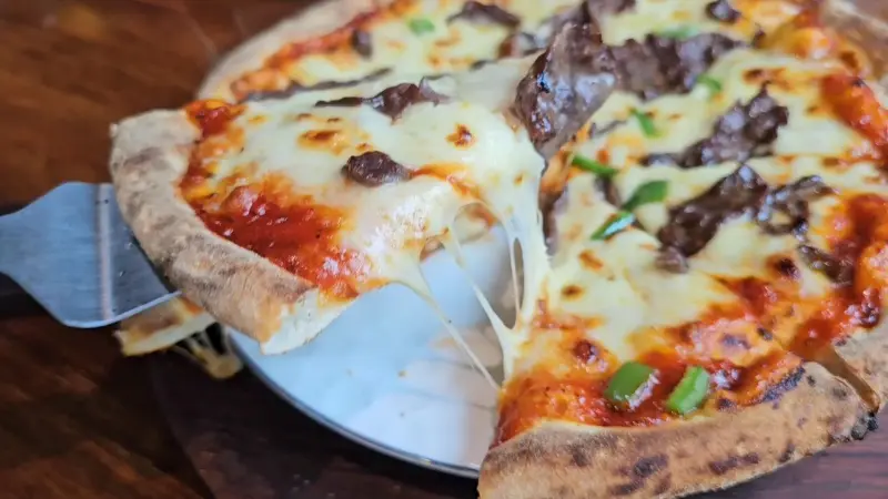 치즈가 늘어나는 피자