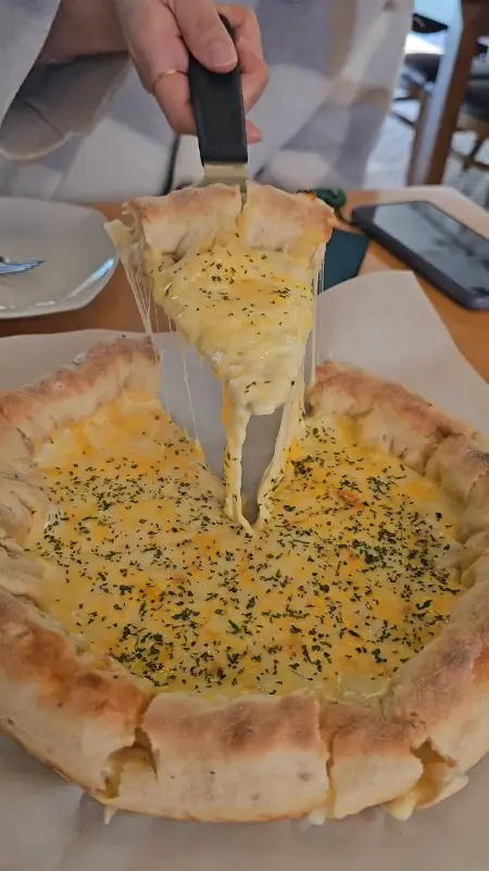 갈릭 크런치 피자