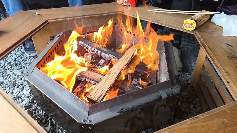 화로에 타오르는 장작불