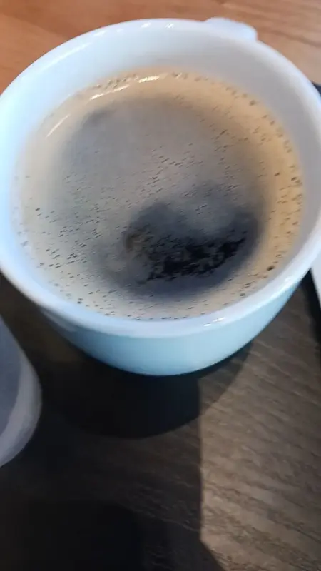 따뜻한 아메리카노 한 잔