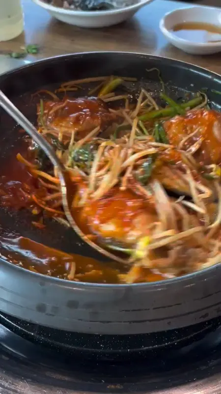 보글보글 끓는 복어 매운탕