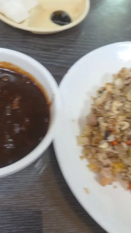 짜장 소스와 볶음밥