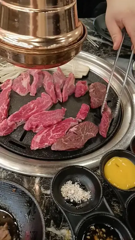 소고기 굽는 모습