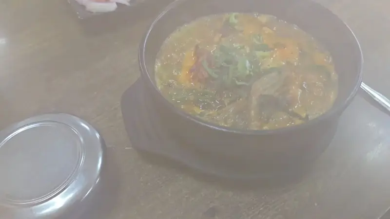 보글보글 끓는 뼈해장국의 영상 썸네일