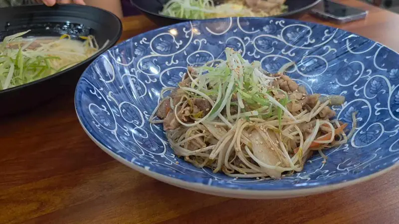 차돌 숙주 덮밥