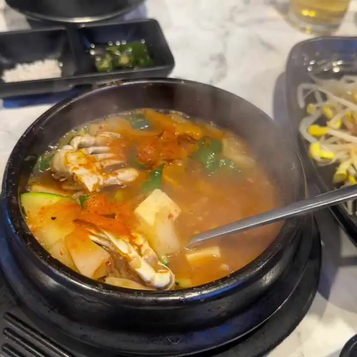 꽃게가 통째로 들어간 시원하고 칼칼한 된장찌개