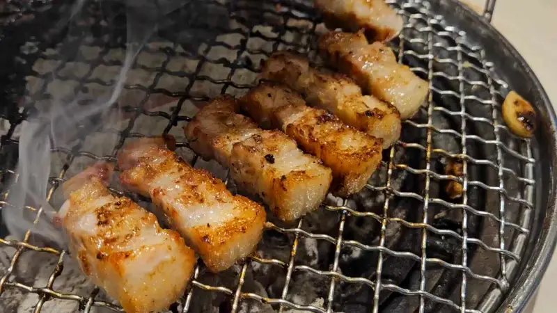 노릇노릇 구워진 삼겹살