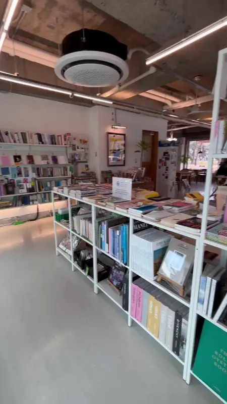 북앤스페이스 내부