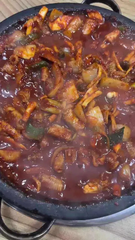 노릇노릇하게 구워진 볶음밥