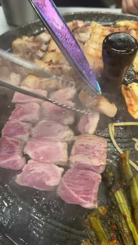 직원이 구워주는 삼겹살