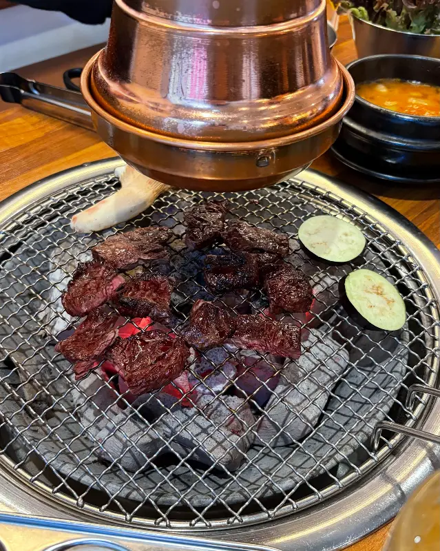 소고기 굽는 모습