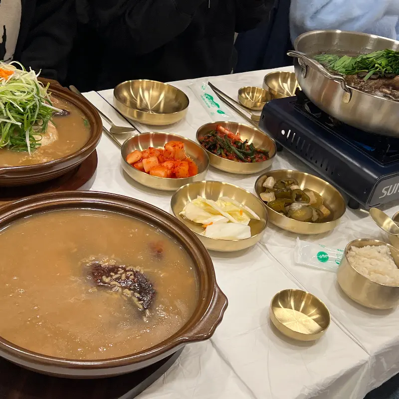 능이백숙 한 상 차림