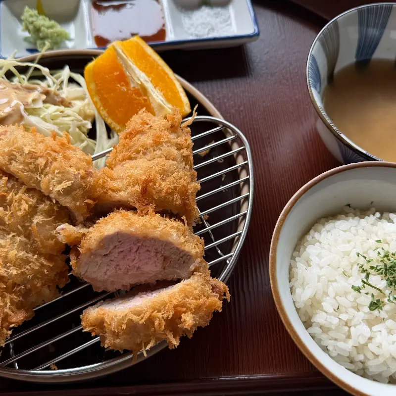 겉은 바삭하고 속은 촉촉한 카츠 카레