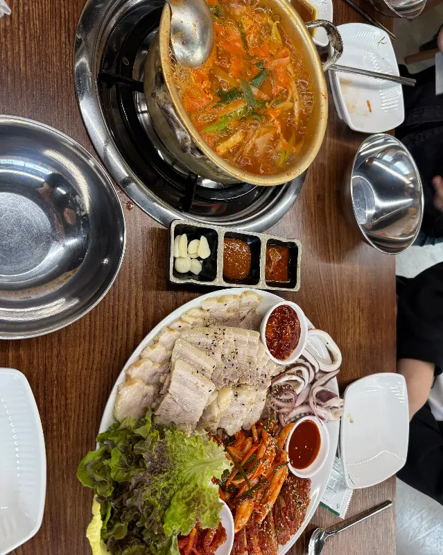 다양한 메뉴를 한 상에서