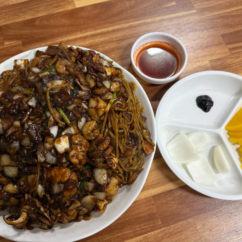 쟁반짜장 근접샷