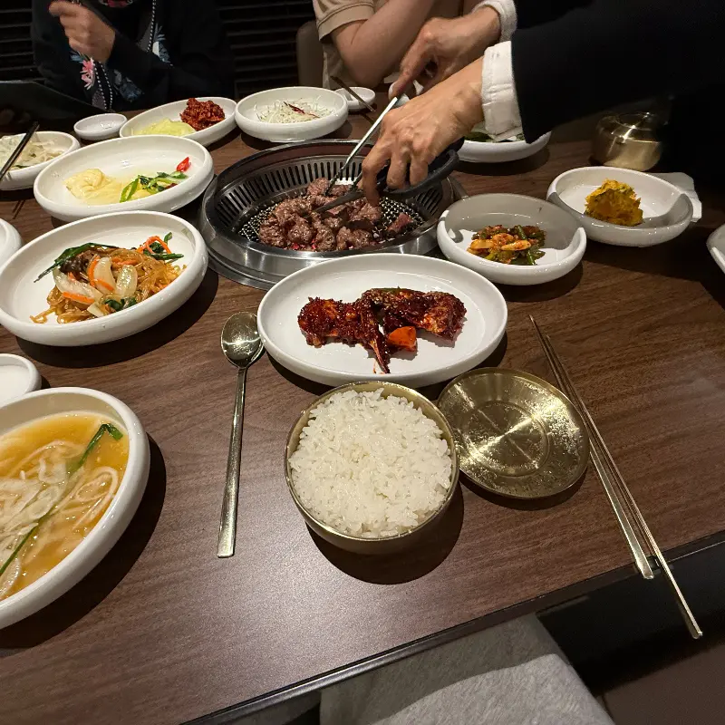 정갈하게 차려진 밑반찬