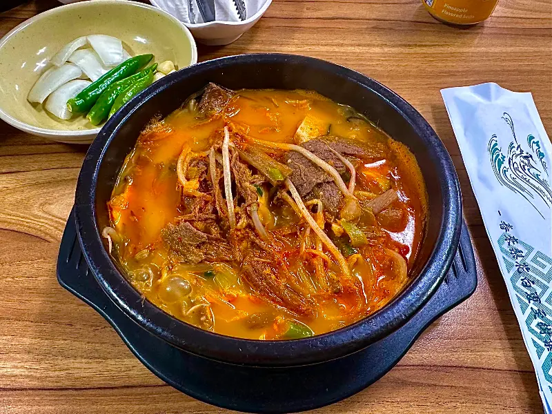 얼큰한 국물이 매력적인 우거지 순대국