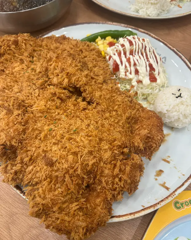 진심왕돈까스의 거대한 왕돈까스