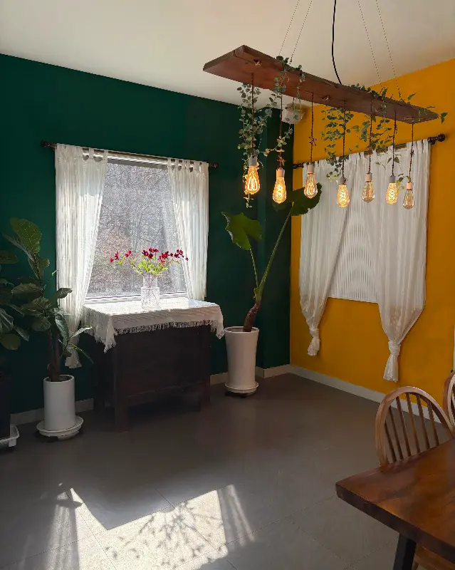 카페 문의 아늑한 실내 공간