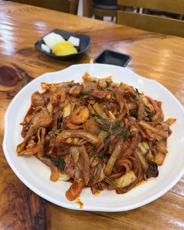 푸짐한 야끼우동 한 상