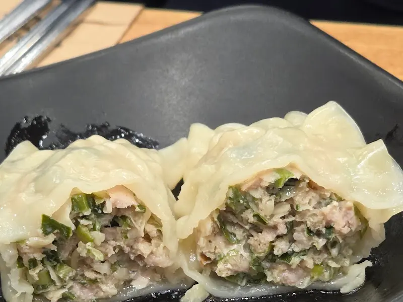 육즙 가득한 수제만두