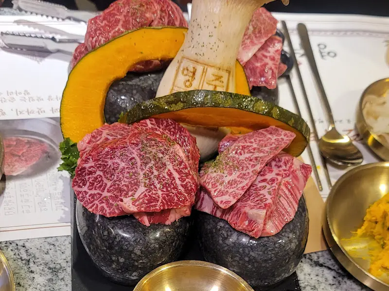 영주회관의 고급스러운 소고기