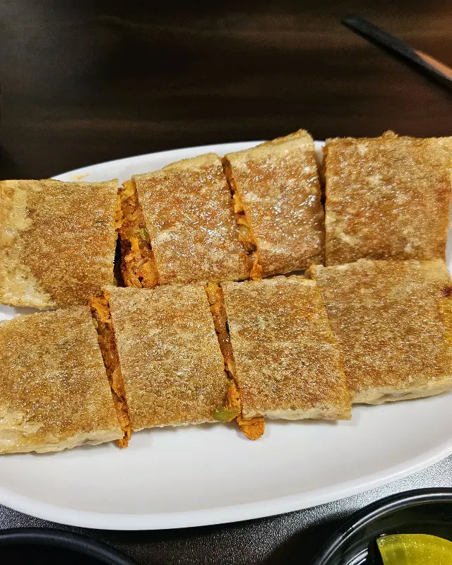 노릇하게 구워진 수수부꾸미