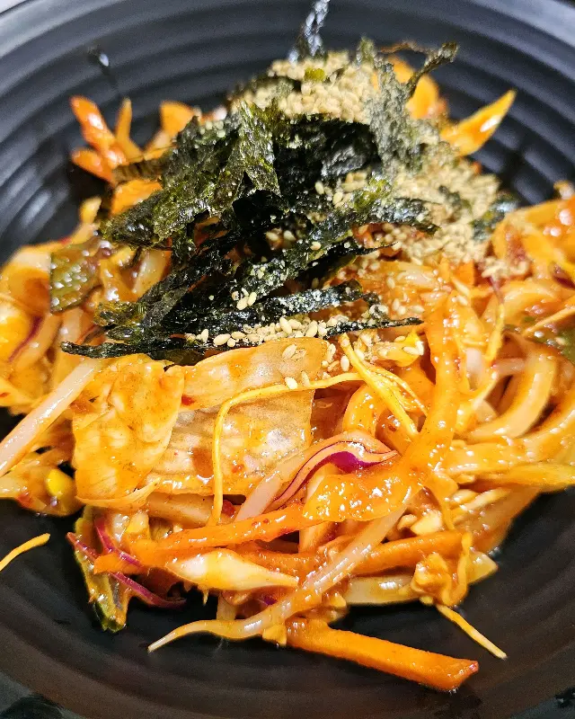 매콤달콤 비빔국수