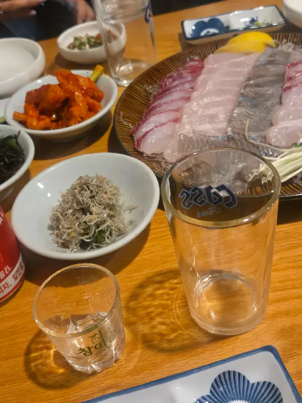 싱싱한 해산물과 술 한잔