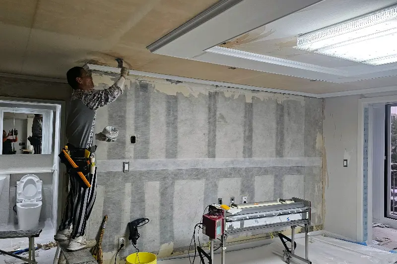 천장 도배 시공 모습