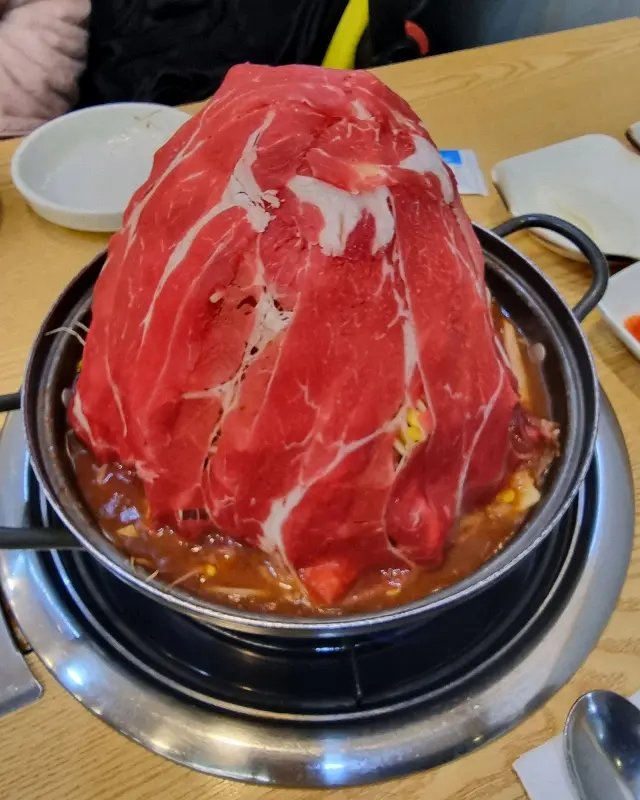 화산 물갈비의 압도적인 비주얼