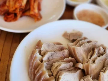 옛 초등학교의 추억, 양양 입암리에서 맛보는 향수 어린 메밀타운 막국수 지역 맛집