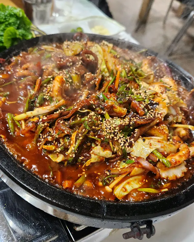 윤기가 좌르르 흐르는 쭈꾸미 볶음