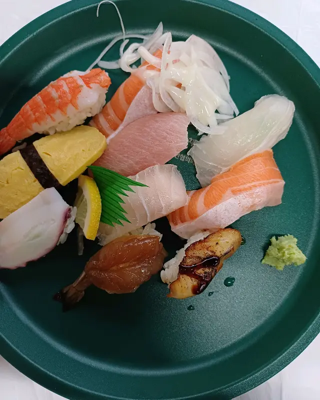 다채로운 초밥 모듬