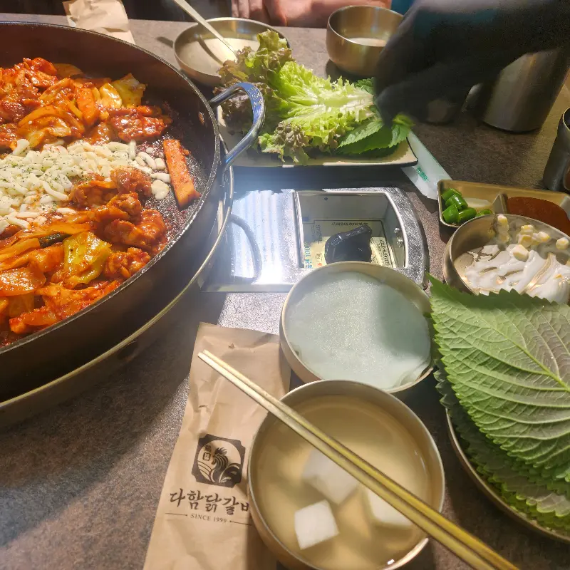 닭갈비 한 상 차림
