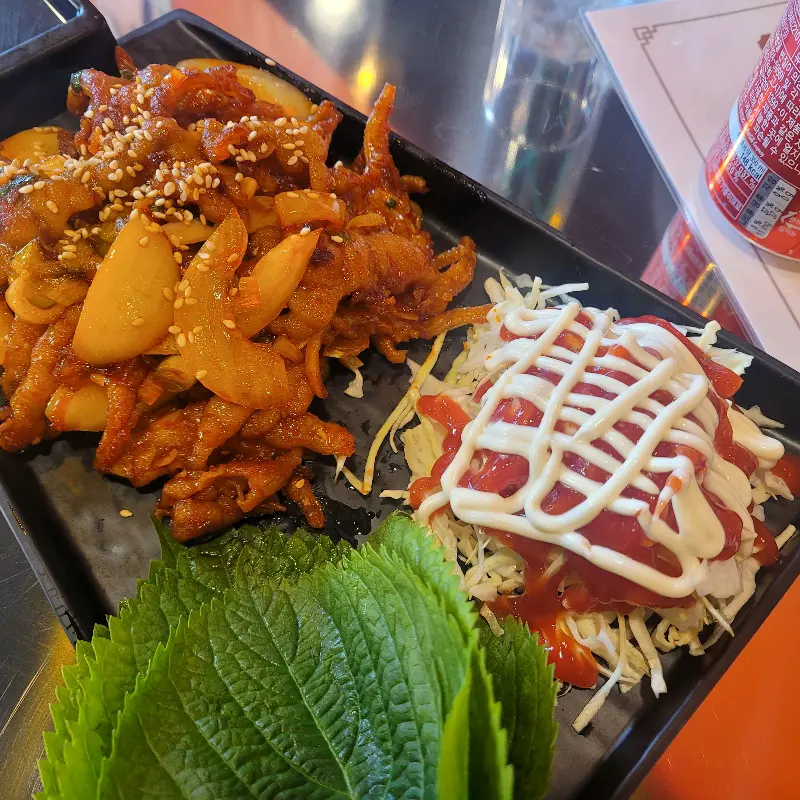 오돌뼈와 양배추 샐러드