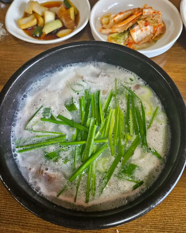 국밥 근접 사진