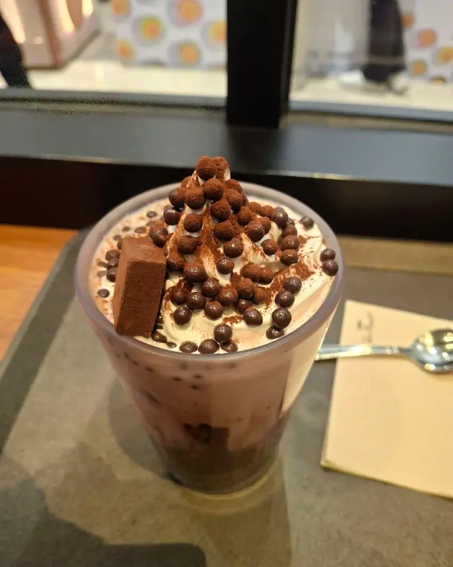 초콜릿이 듬뿍 들어간 음료