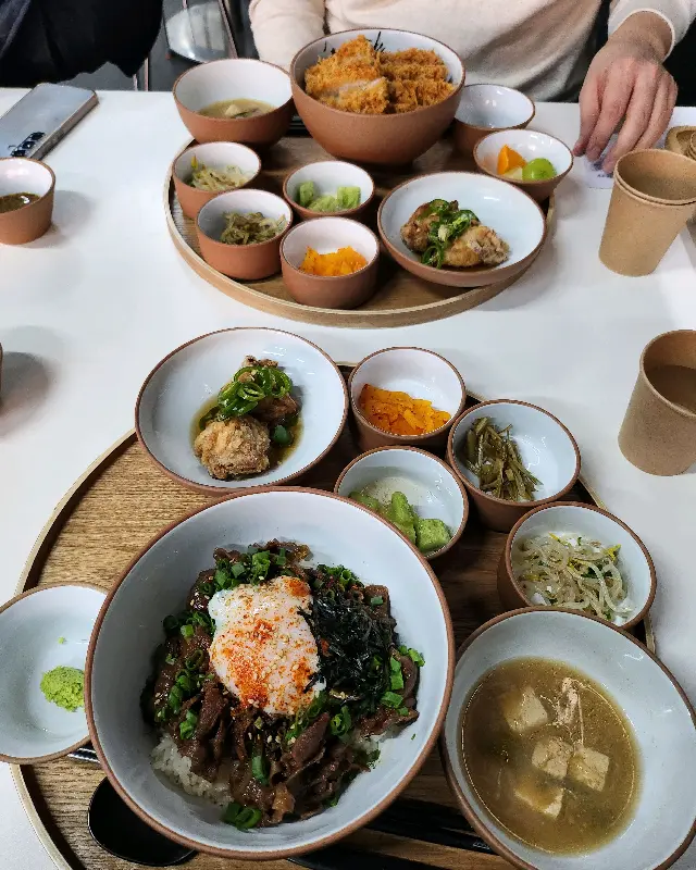 푸짐한 돈까스 덮밥