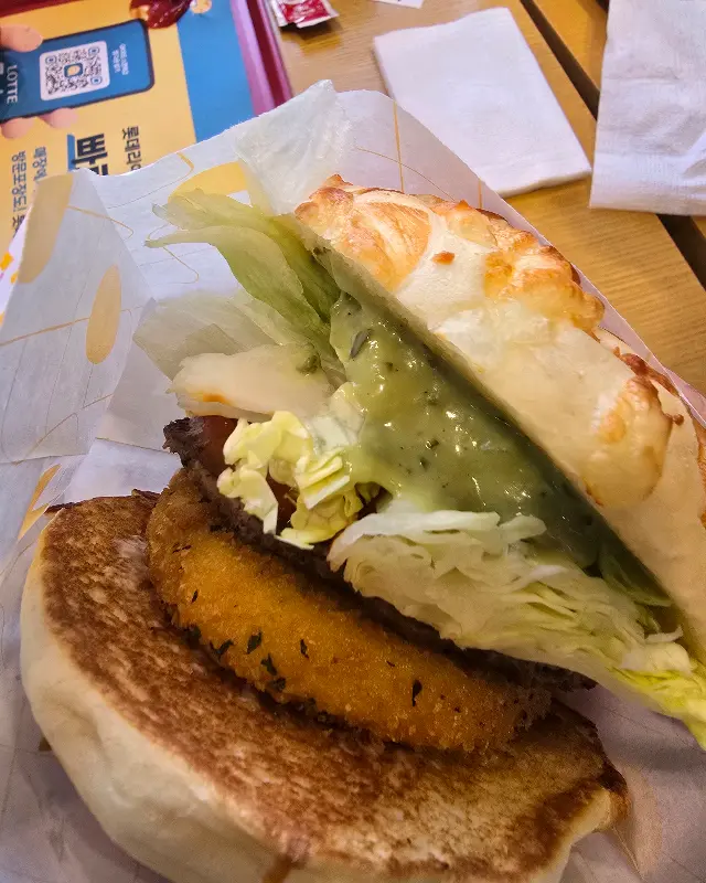 토마토 바질 버거 단면