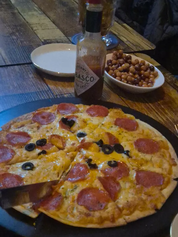 고르곤졸라 피자와 맥주