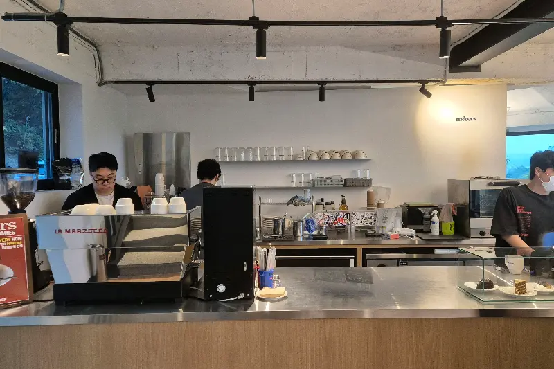 카페 내부의 주문대 모습